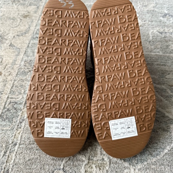 NWT BearPaw Gold Metallic Booties - Picture 3 of 9